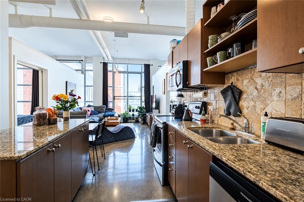 620-404 King Street Property Photo 18
