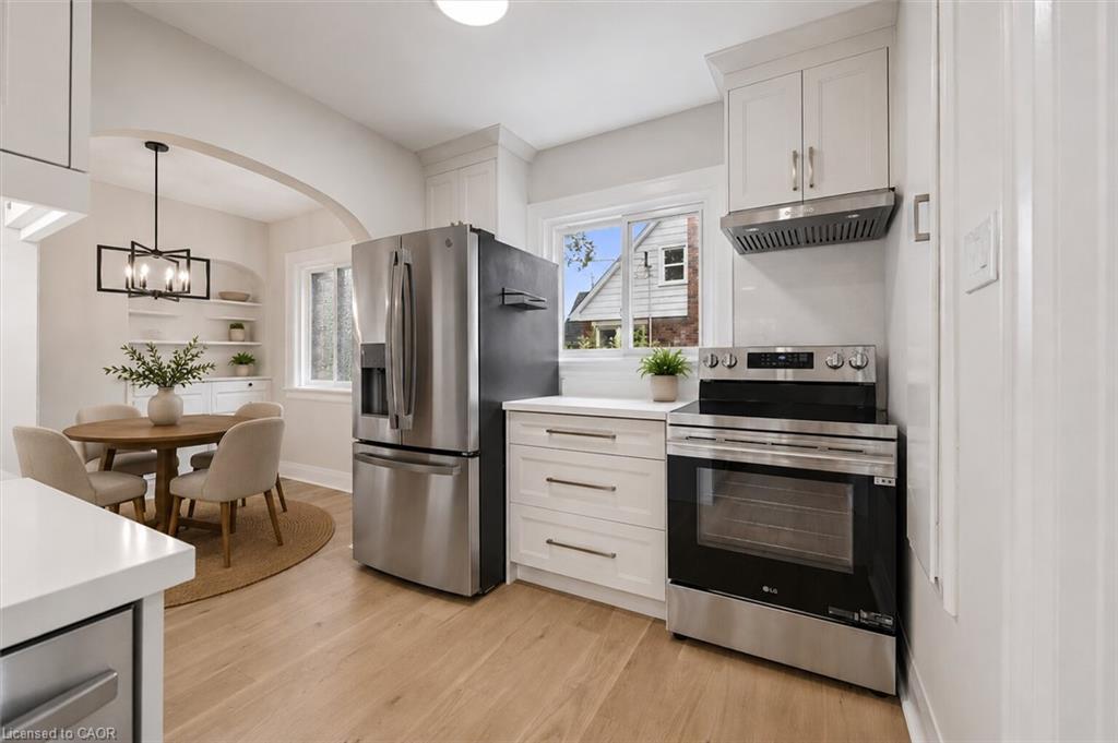 651 Dundas Street S Property Photo 6