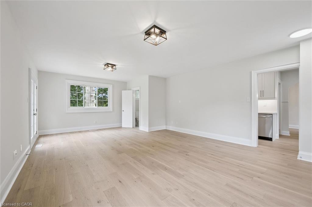 651 Dundas Street S Property Photo 9