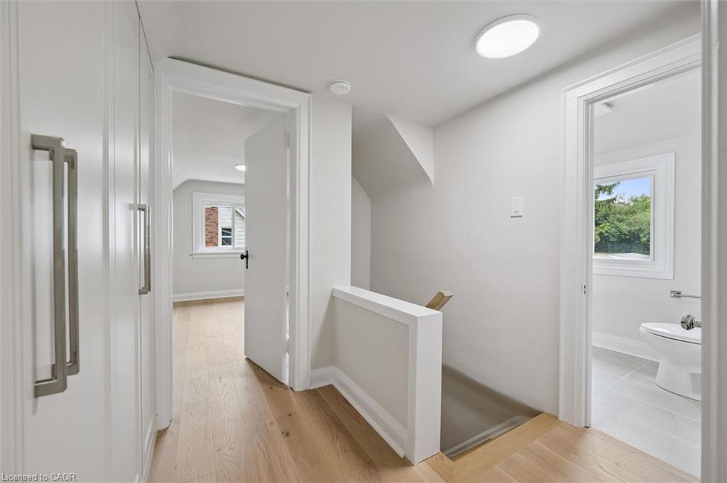 651 Dundas Street S Property Photo 14