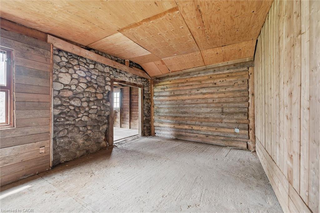 651 Dundas Street S Property Photo 28