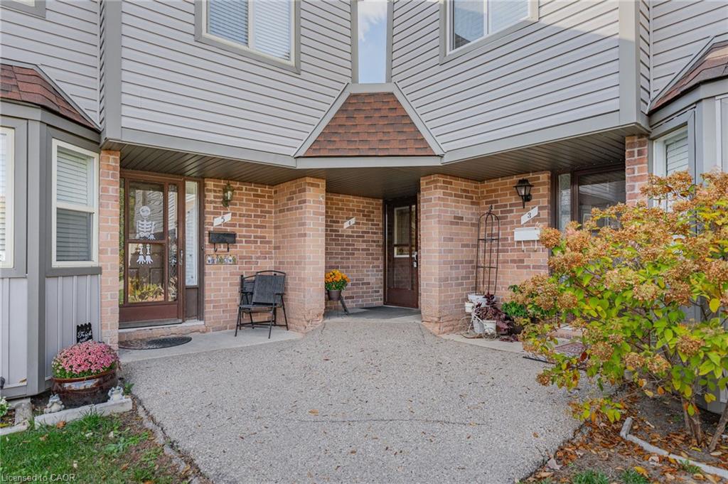 4-700 Erinbrook Drive Property Photo 4