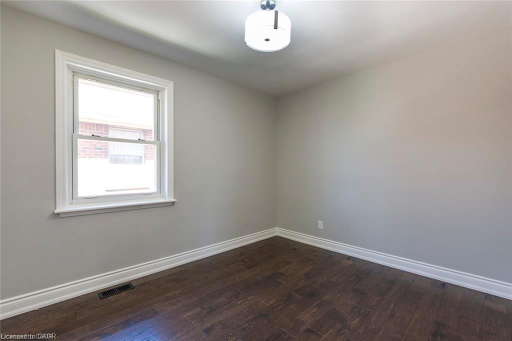 83 Fernwood Crescent Property Photo 11