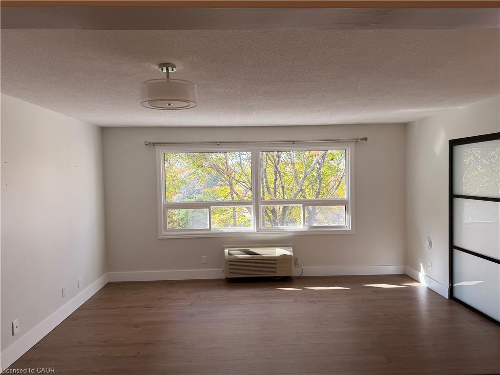 306-30 Hugo Crescent Property Photo 2