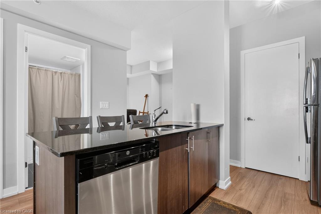 412-550 North Service Road Property Photo 4