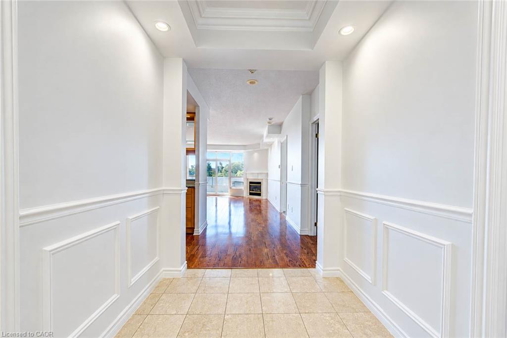703-1900 The Collegeway Property Photo 2
