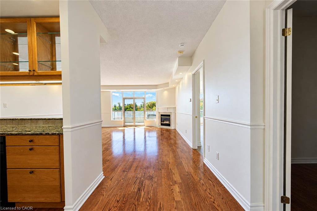 703-1900 The Collegeway Property Photo 6