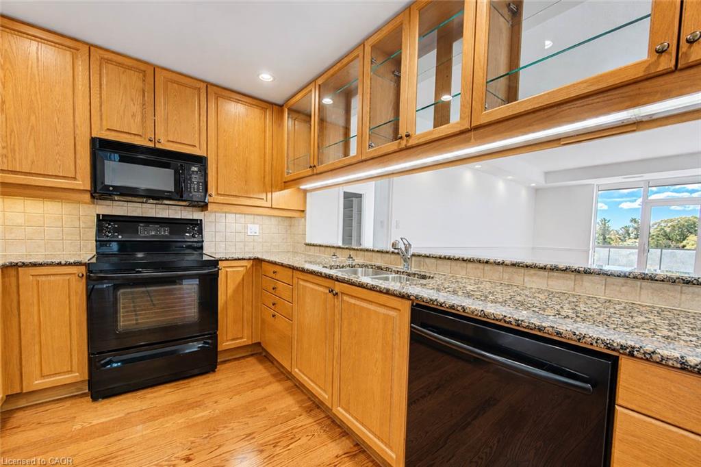 703-1900 The Collegeway Property Photo 8