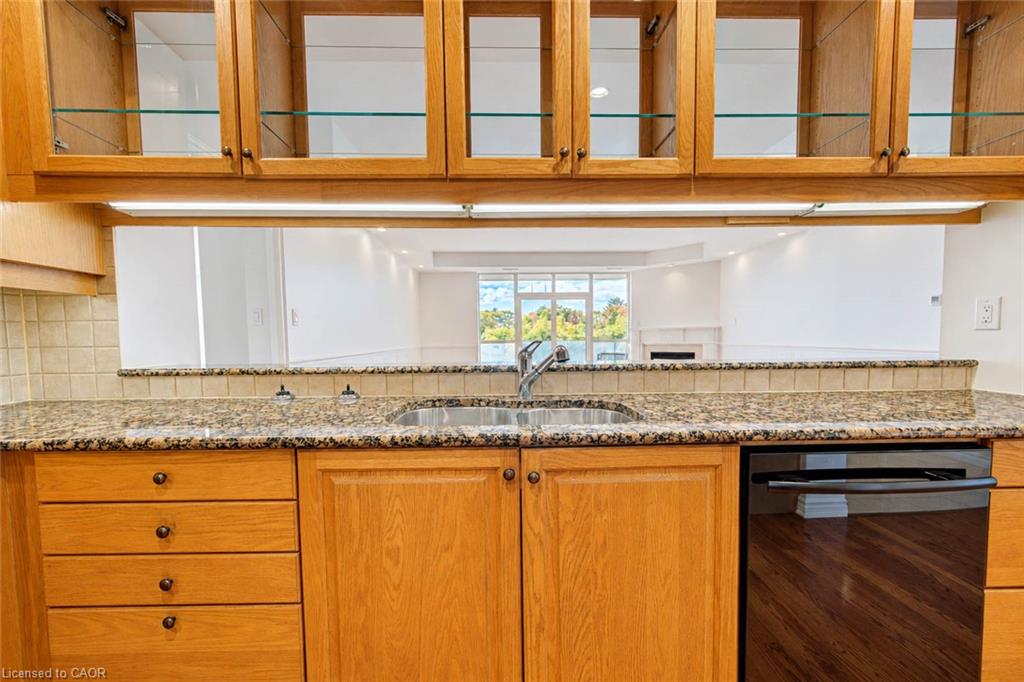 703-1900 The Collegeway Property Photo 9