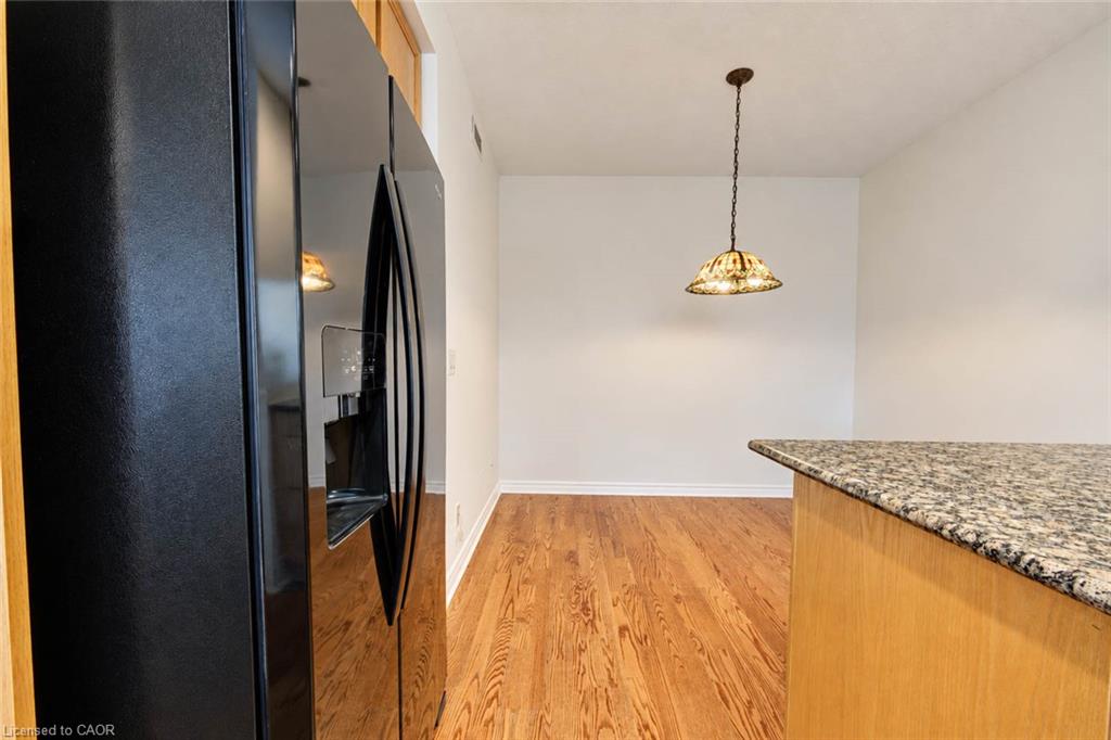 703-1900 The Collegeway Property Photo 11