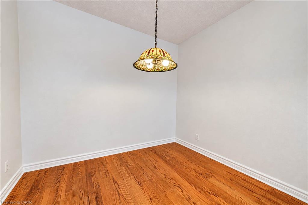 703-1900 The Collegeway Property Photo 12