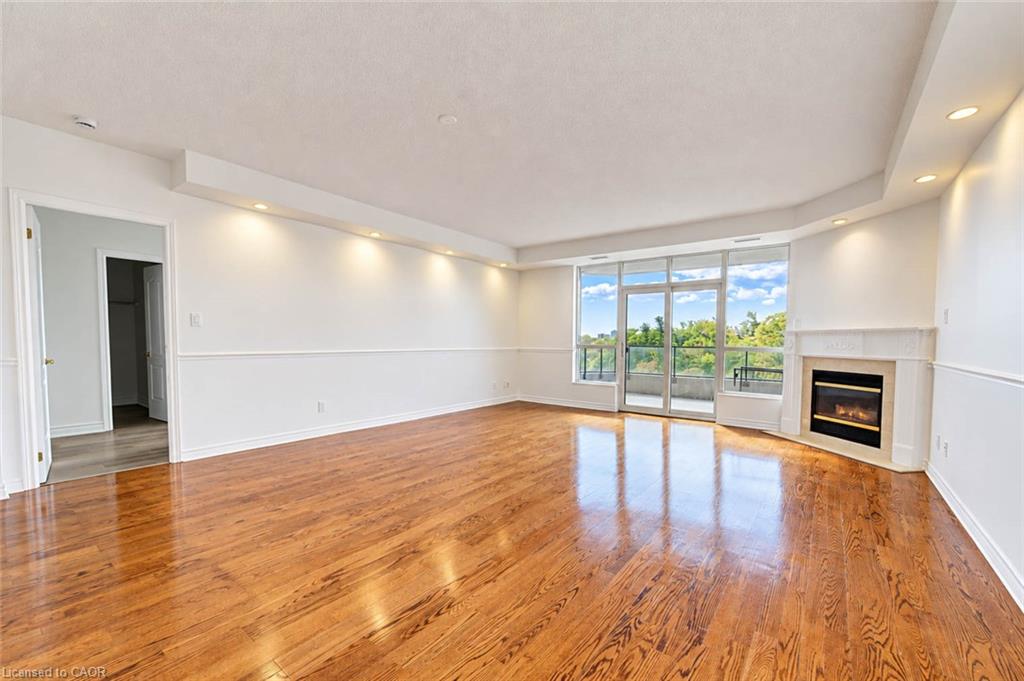 703-1900 The Collegeway Property Photo 16