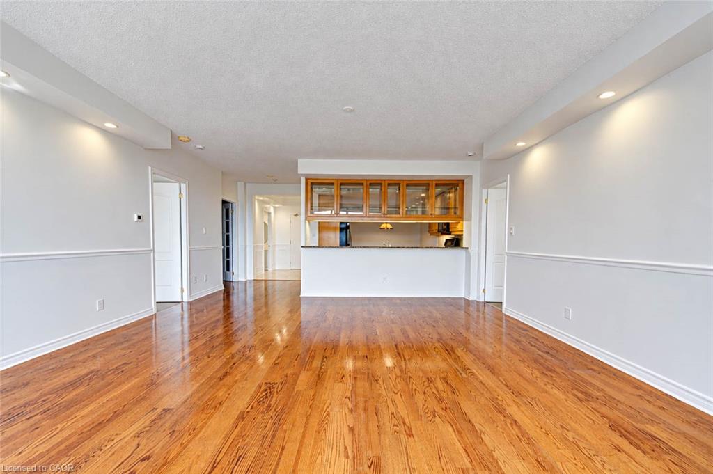 703-1900 The Collegeway Property Photo 20