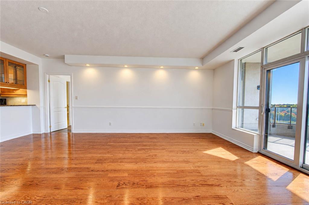 703-1900 The Collegeway Property Photo 21
