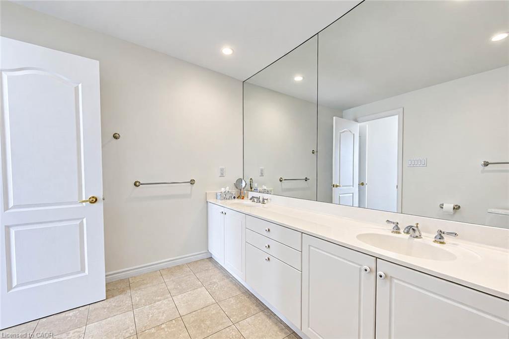 703-1900 The Collegeway Property Photo 28