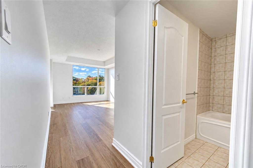 703-1900 The Collegeway Property Photo 33