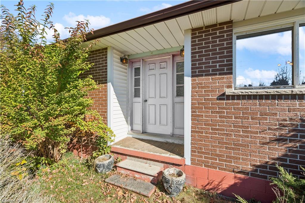 8350 Highway 7 Property Photo 6