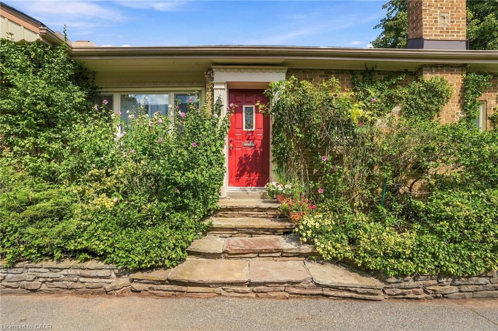 313 North Shore Boulevard W Property Photo 2