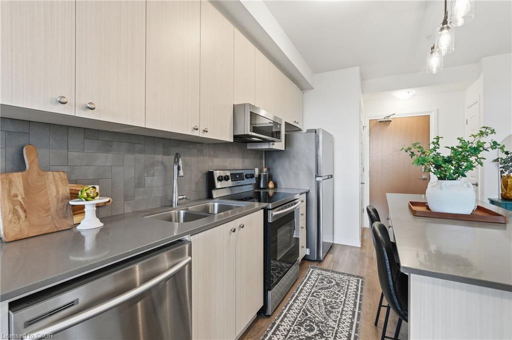 424-1105 Leger Way Property Photo 9