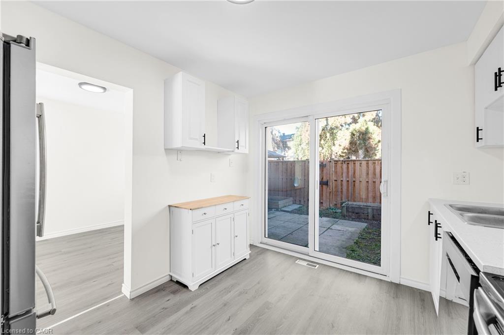 5175 Banting Court Property Photo 4