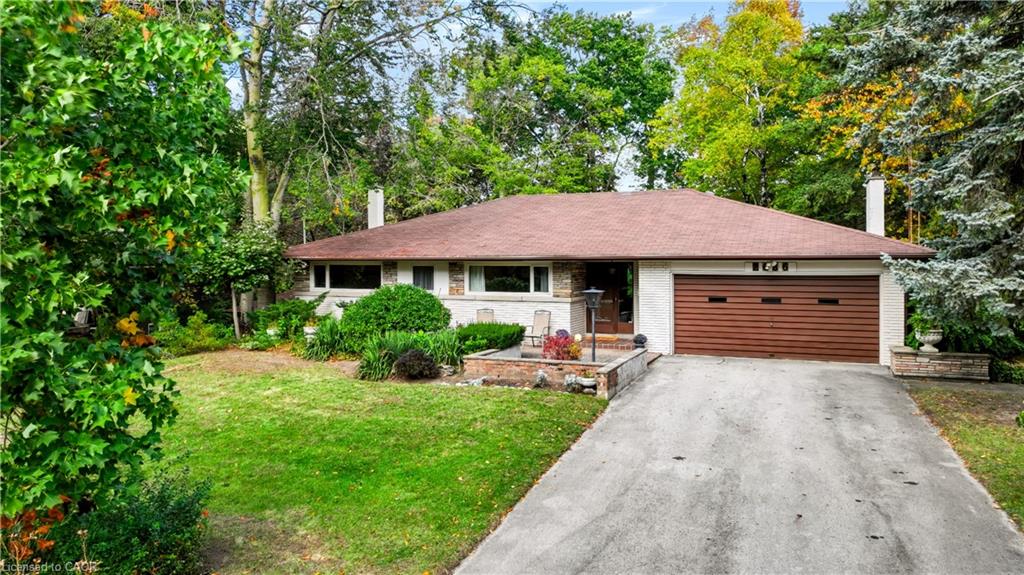 2086 Glenforest Crescent Property Photo 2