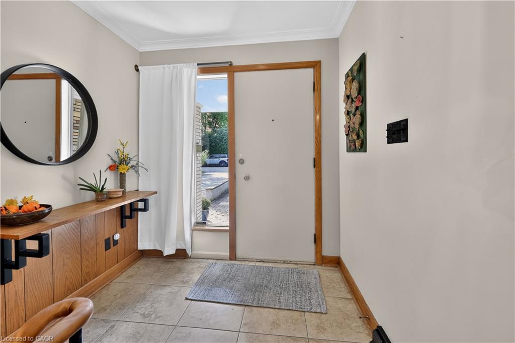 2086 Glenforest Crescent Property Photo 5