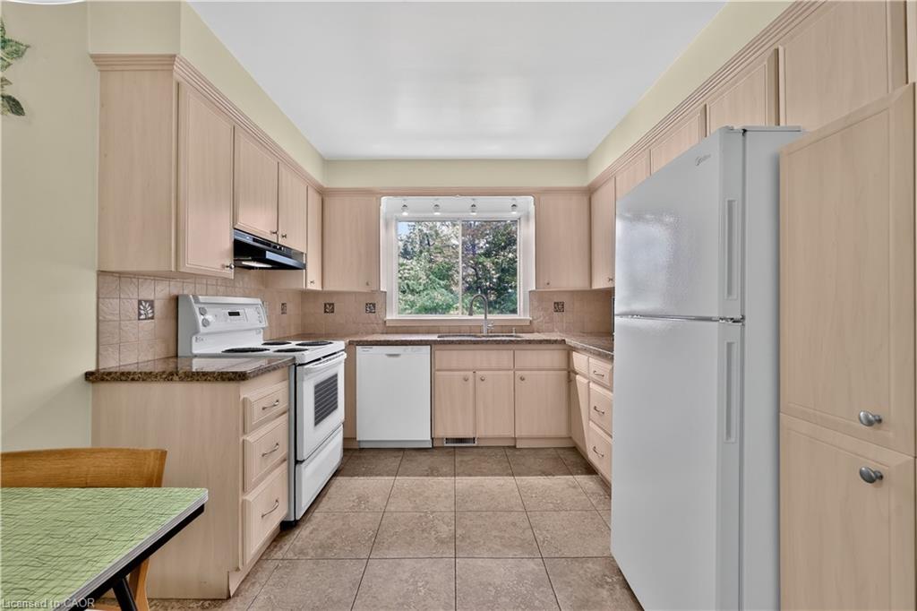 2086 Glenforest Crescent Property Photo 7
