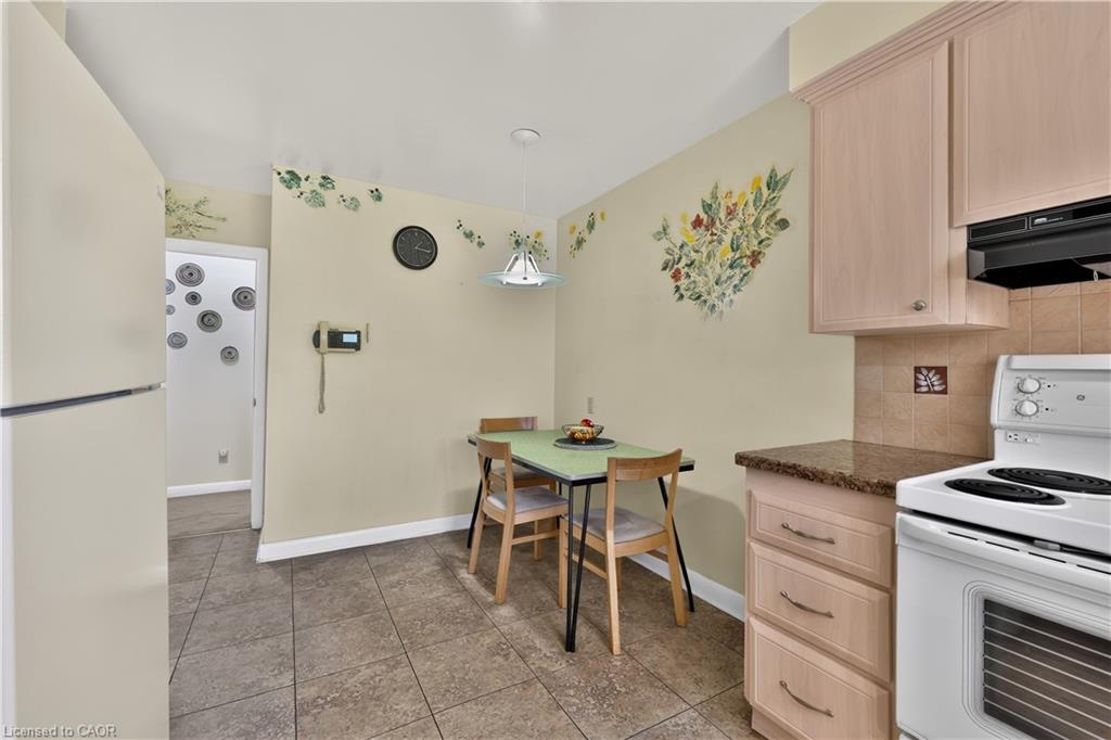 2086 Glenforest Crescent Property Photo 8