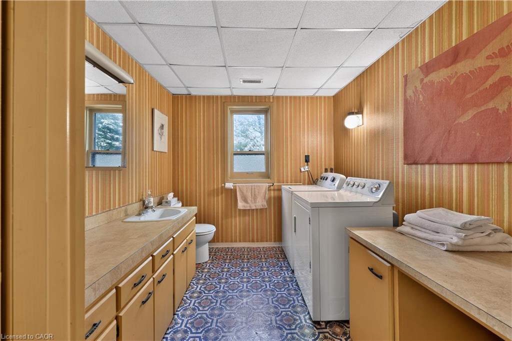 2086 Glenforest Crescent Property Photo 22