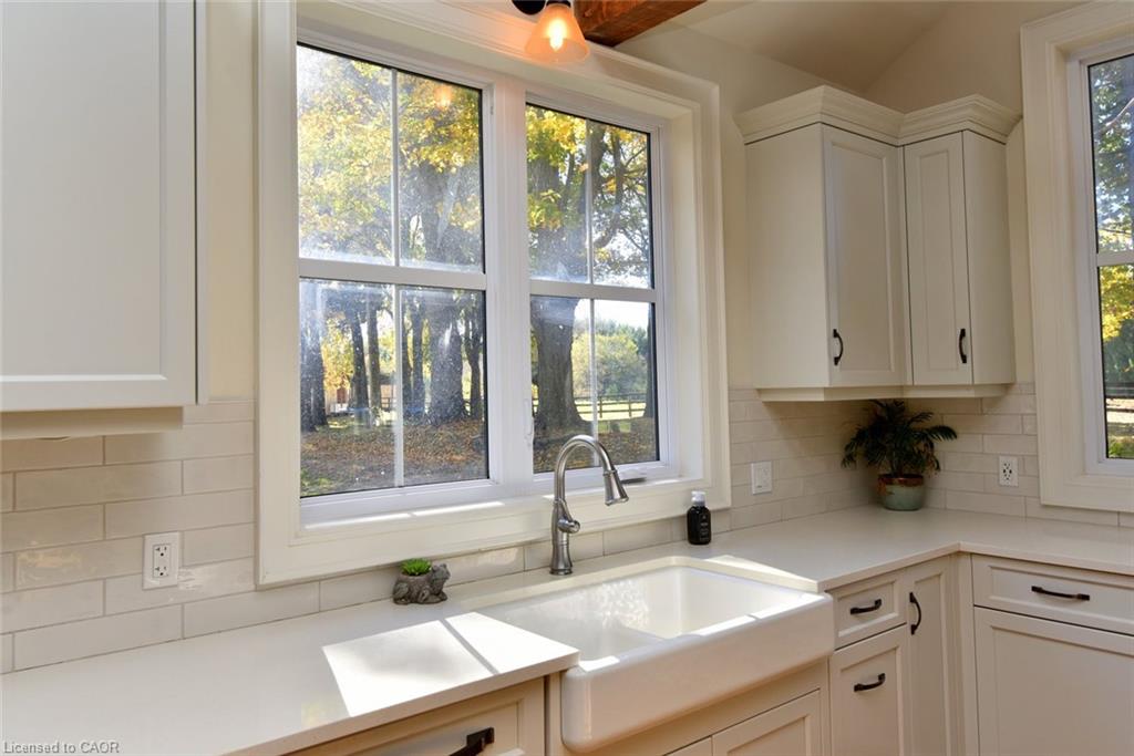 2142 Powerline Road Property Photo 8
