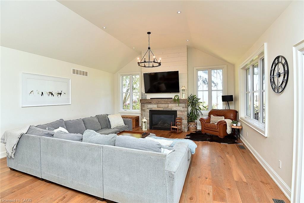 2142 Powerline Road Property Photo 12