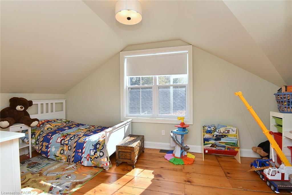 2142 Powerline Road Property Photo 27