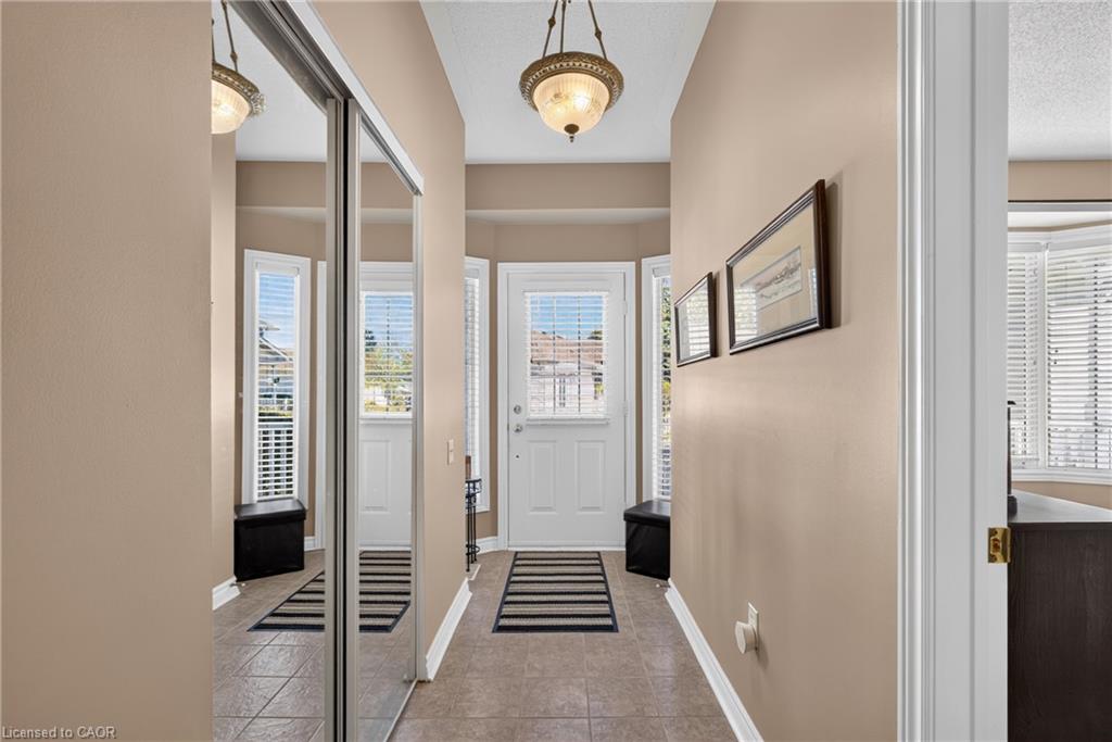 258 Silverbirch Boulevard Property Photo 2