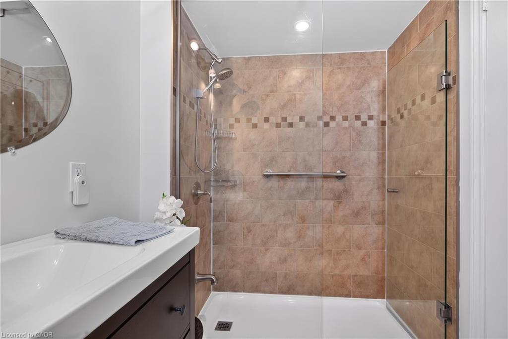 258 Silverbirch Boulevard Property Photo 6