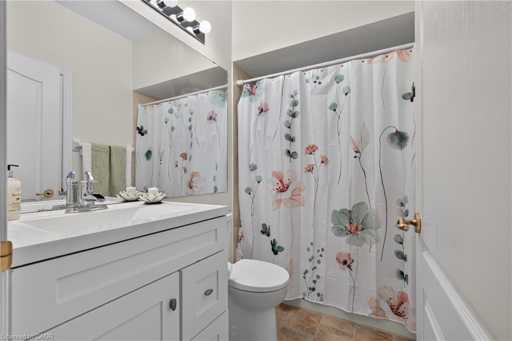258 Silverbirch Boulevard Property Photo 8