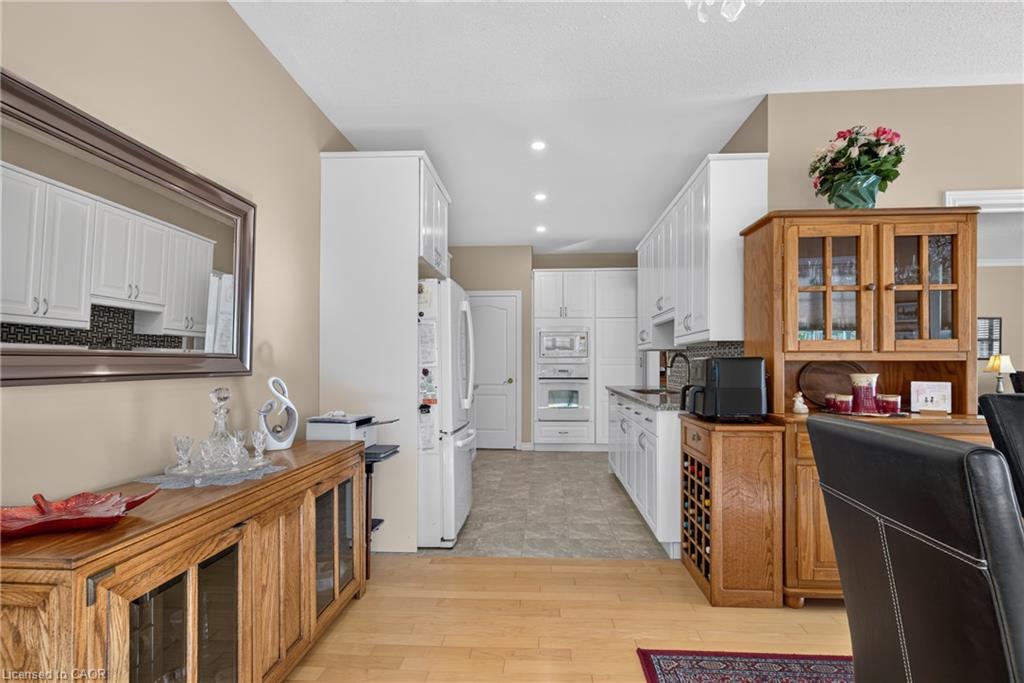 258 Silverbirch Boulevard Property Photo 16