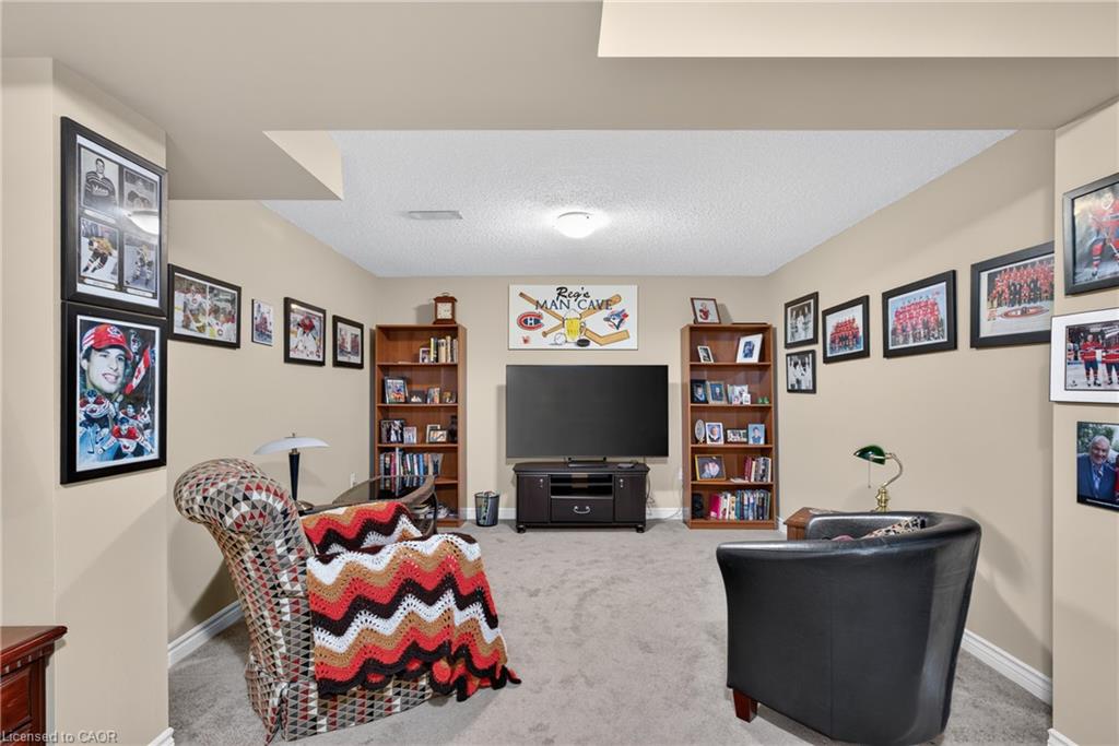 258 Silverbirch Boulevard Property Photo 20