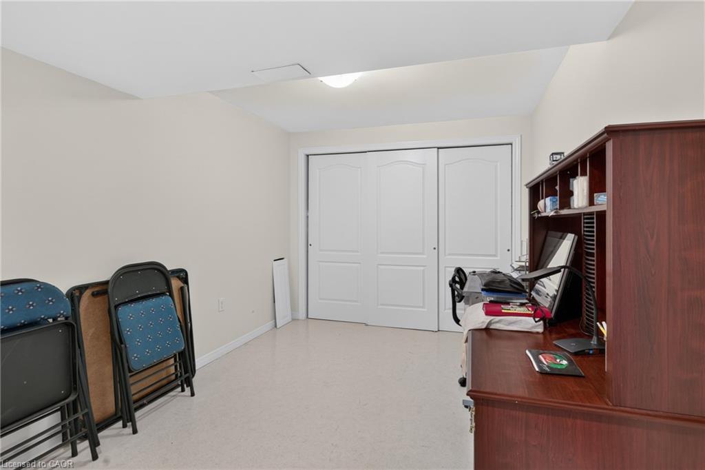 258 Silverbirch Boulevard Property Photo 23