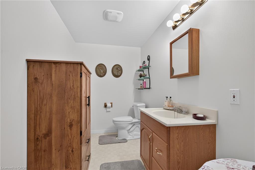 258 Silverbirch Boulevard Property Photo 24