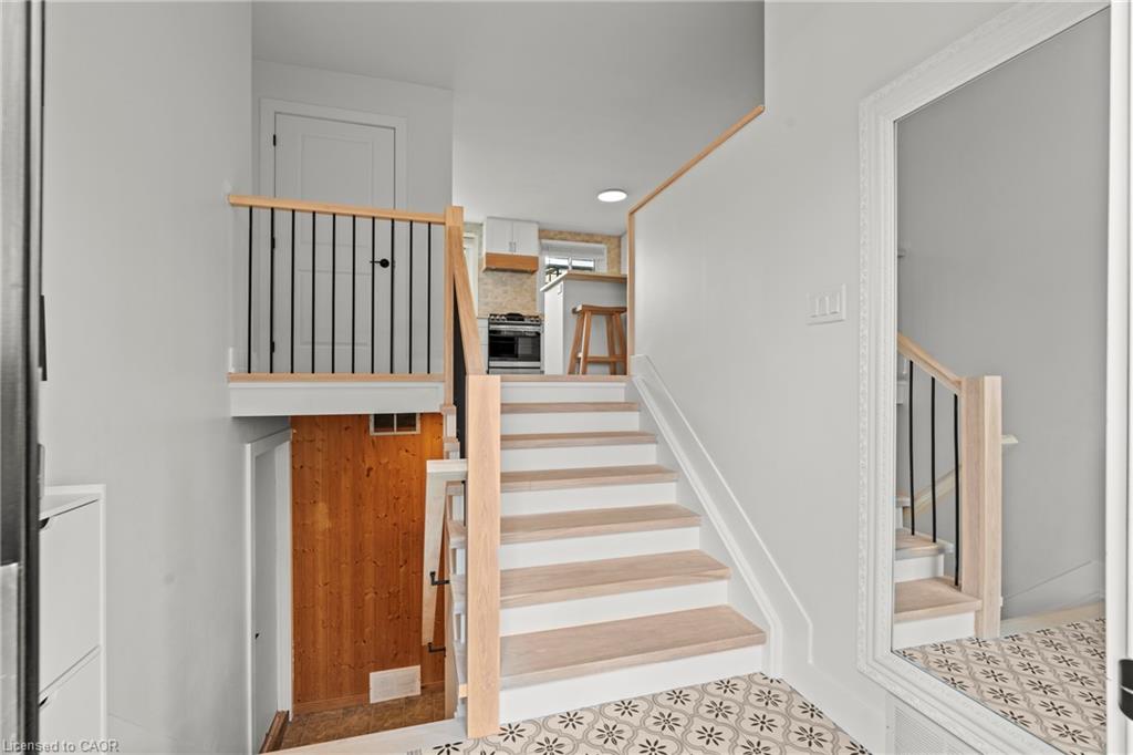 5090 Blackheath Road Property Photo 4