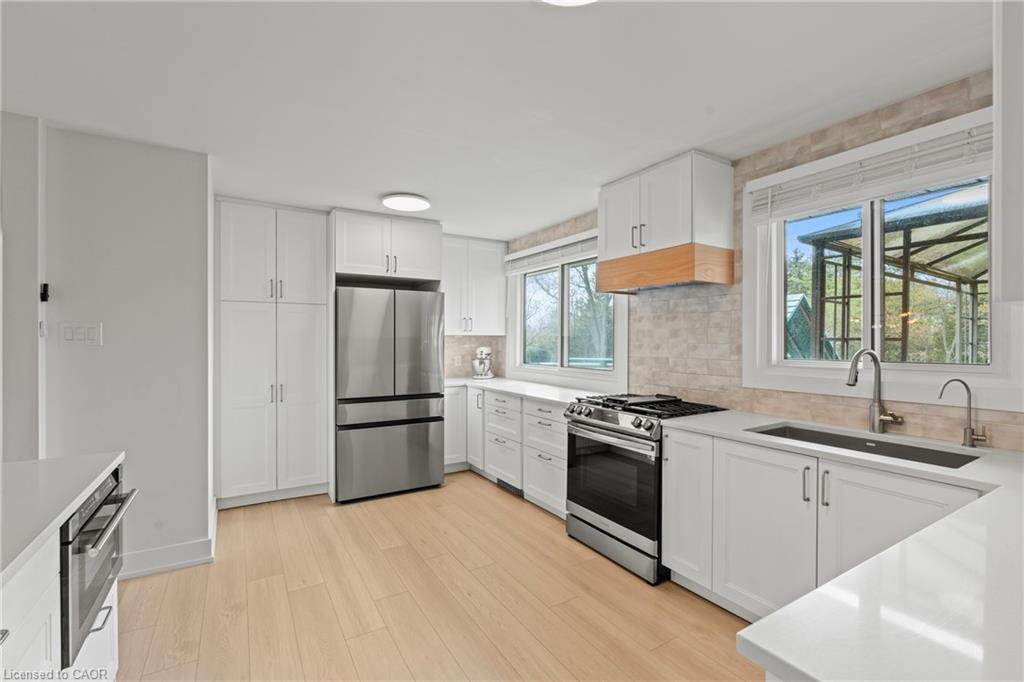 5090 Blackheath Road Property Photo 7