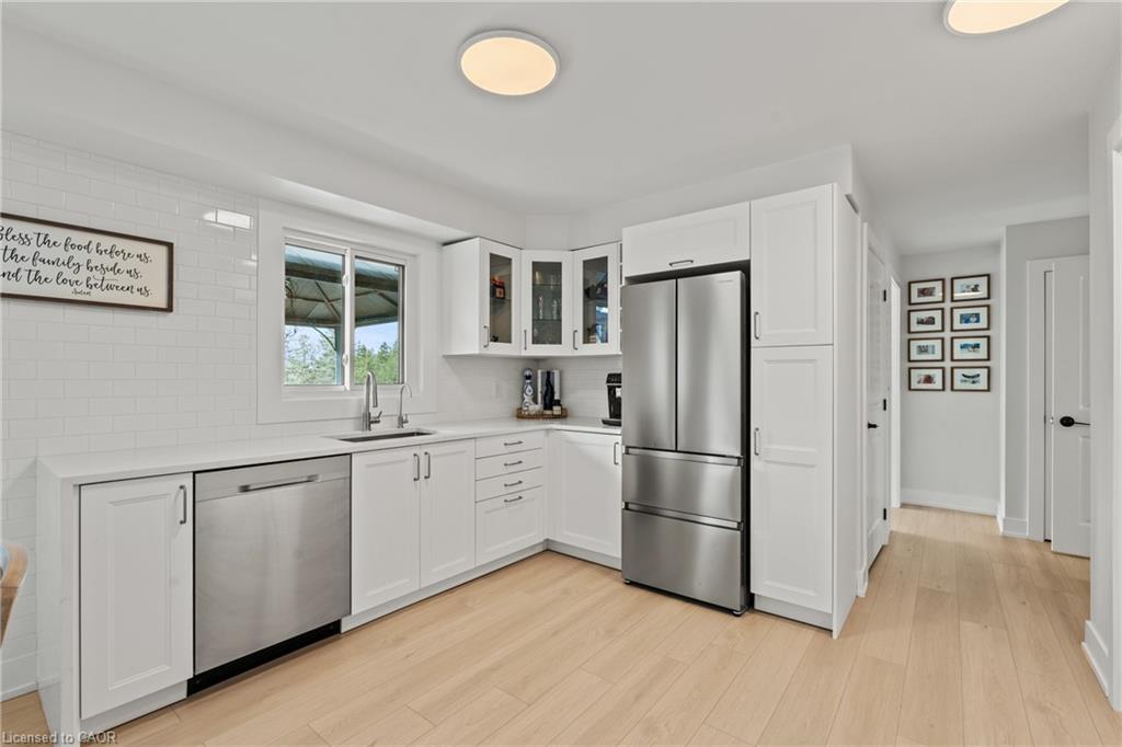 5090 Blackheath Road Property Photo 15