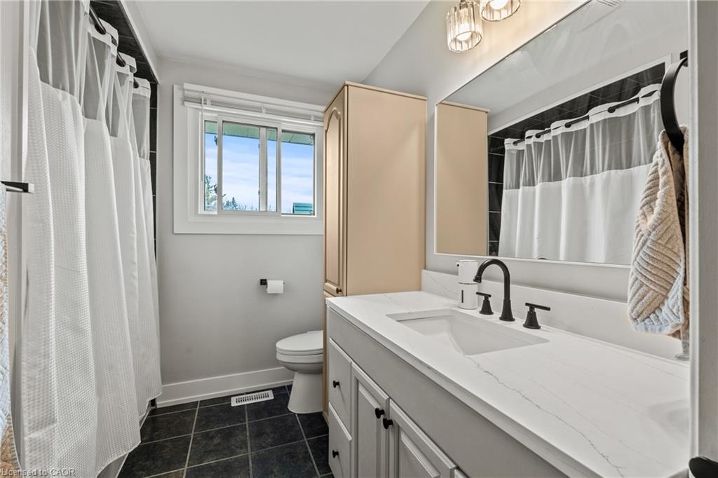 5090 Blackheath Road Property Photo 21