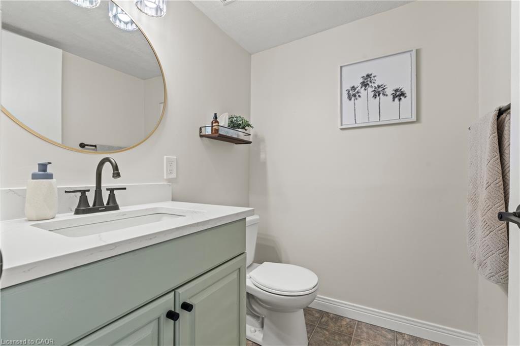5090 Blackheath Road Property Photo 22