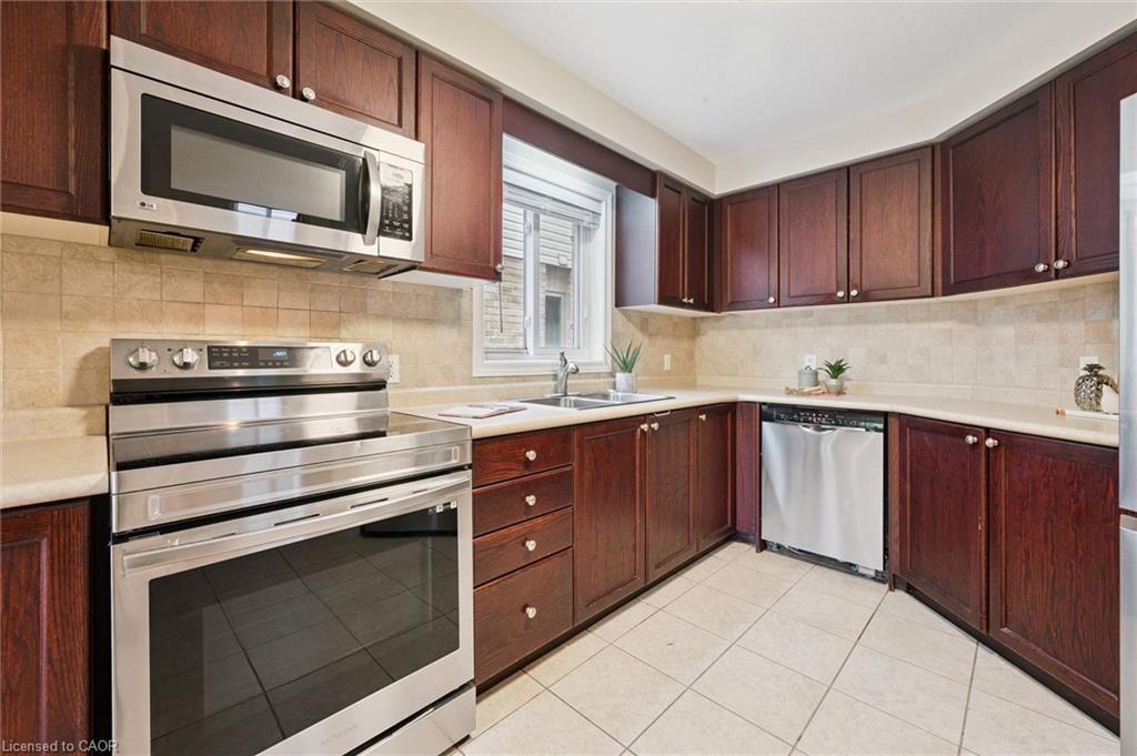 3-90 Alderson Drive Property Photo 9