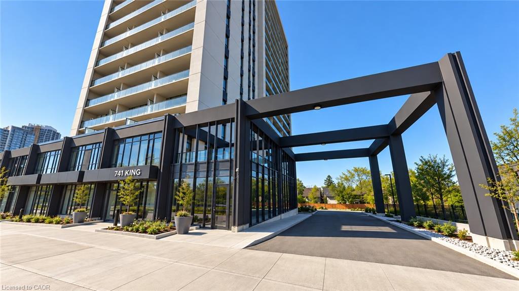 1705-741 King Street W Property Photo 1
