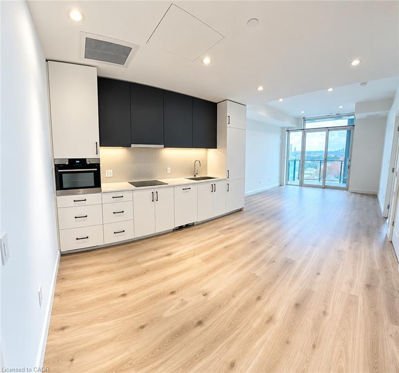 1705-741 King Street W Property Photo 2