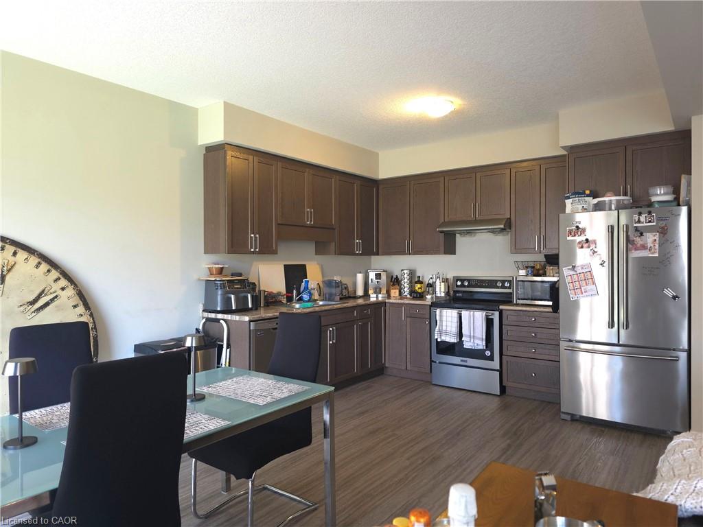423 Avens Street Property Photo 6