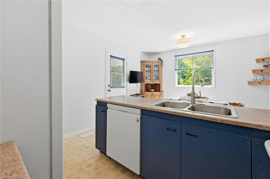 28 Rousseaux Street Property Photo 23