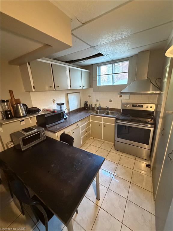 10 Cardill Crescent Property Photo 9